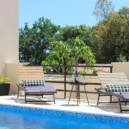 Lona With Private Pool Near Pula