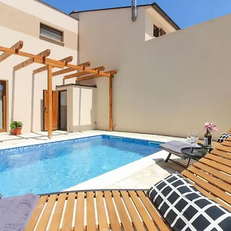 וילה Lona With Private Pool Near Pula Valtura