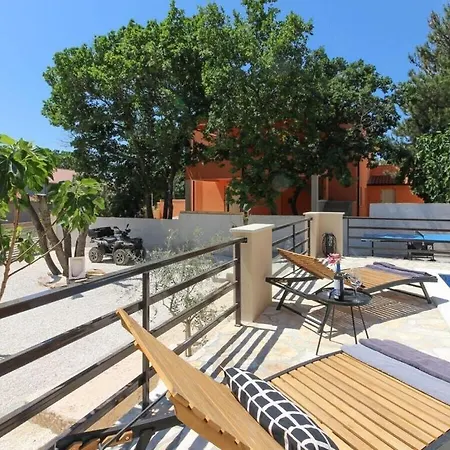 Lona With Private Pool Near Pula Willa Valtura
